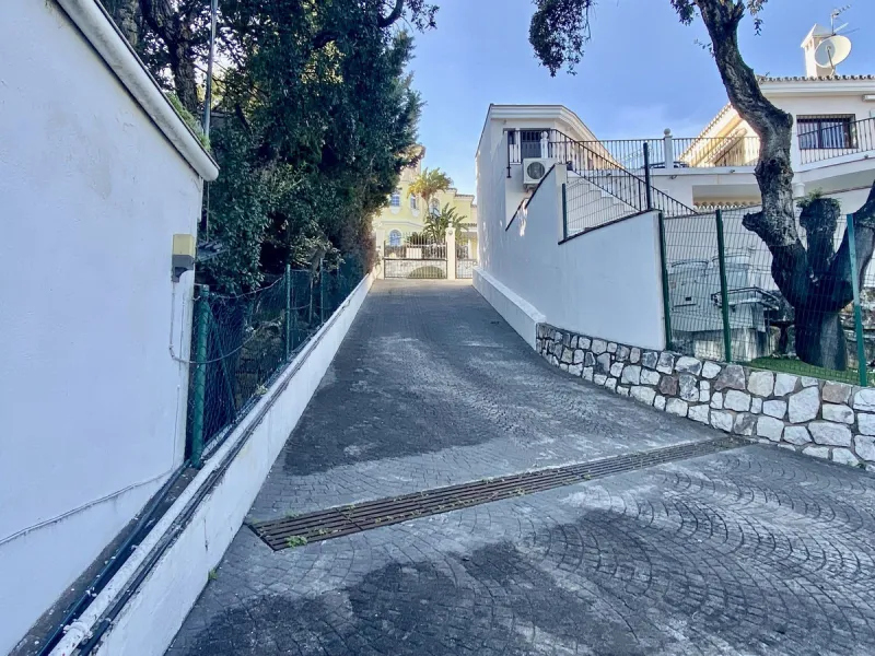 House - Detached Villa в продаже в Mijas, Málaga. В доме 5 спален и 4 ванных комнат. Площадь дома 364 м². Площадь участка 1299 м²