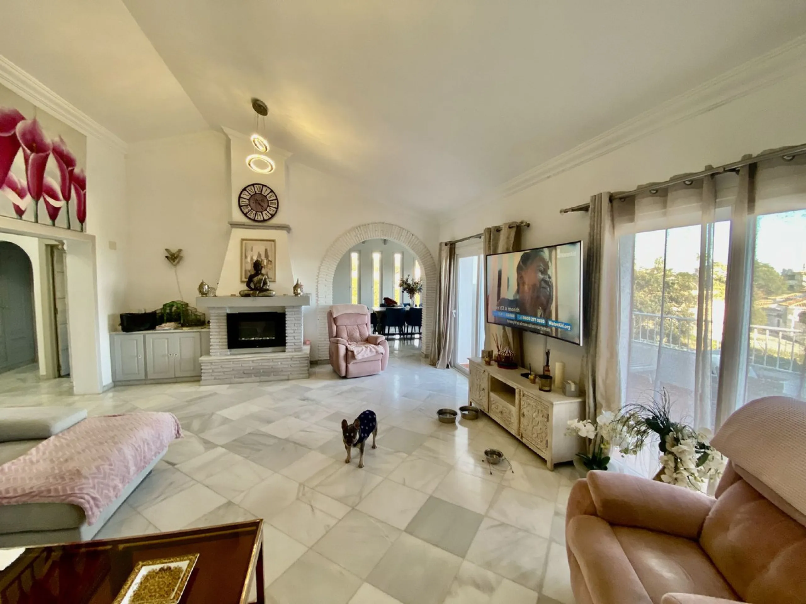 House - Detached Villa в продаже в Mijas, Málaga. В доме 5 спален и 4 ванных комнат. Площадь дома 364 м². Площадь участка 1299 м²