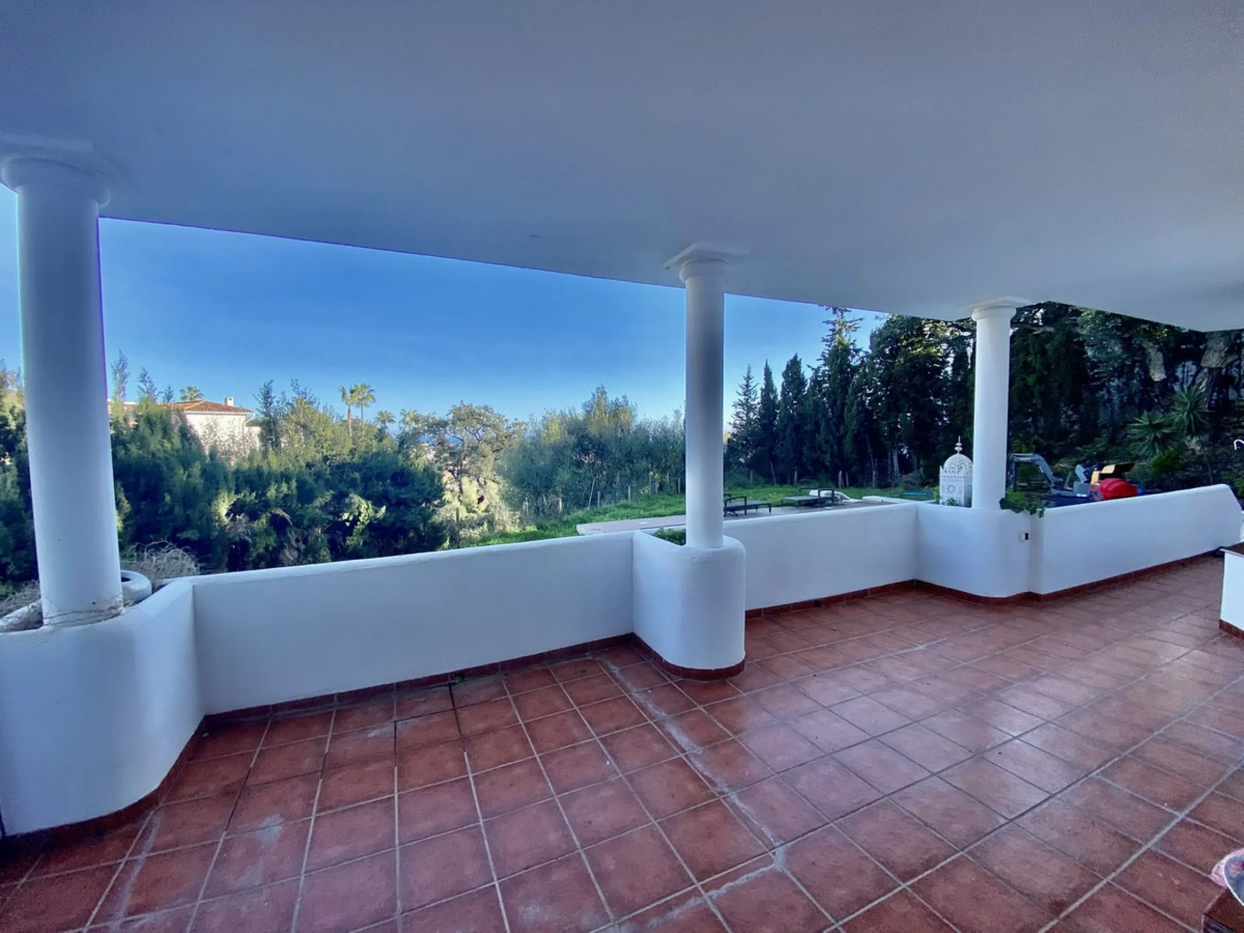House - Detached Villa в продаже в Mijas, Málaga. В доме 5 спален и 4 ванных комнат. Площадь дома 364 м². Площадь участка 1299 м²