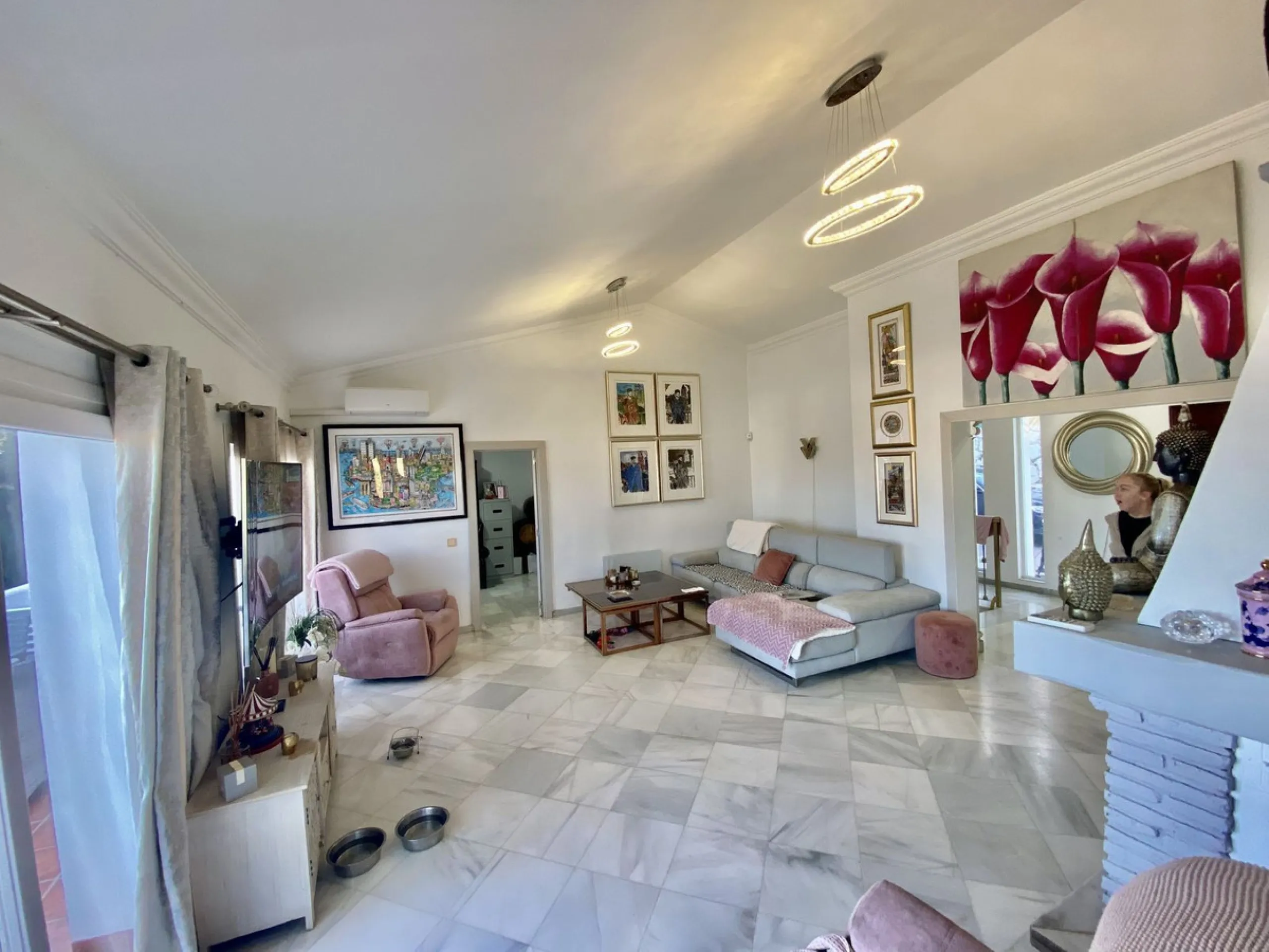 House - Detached Villa в продаже в Mijas, Málaga. В доме 5 спален и 4 ванных комнат. Площадь дома 364 м². Площадь участка 1299 м²