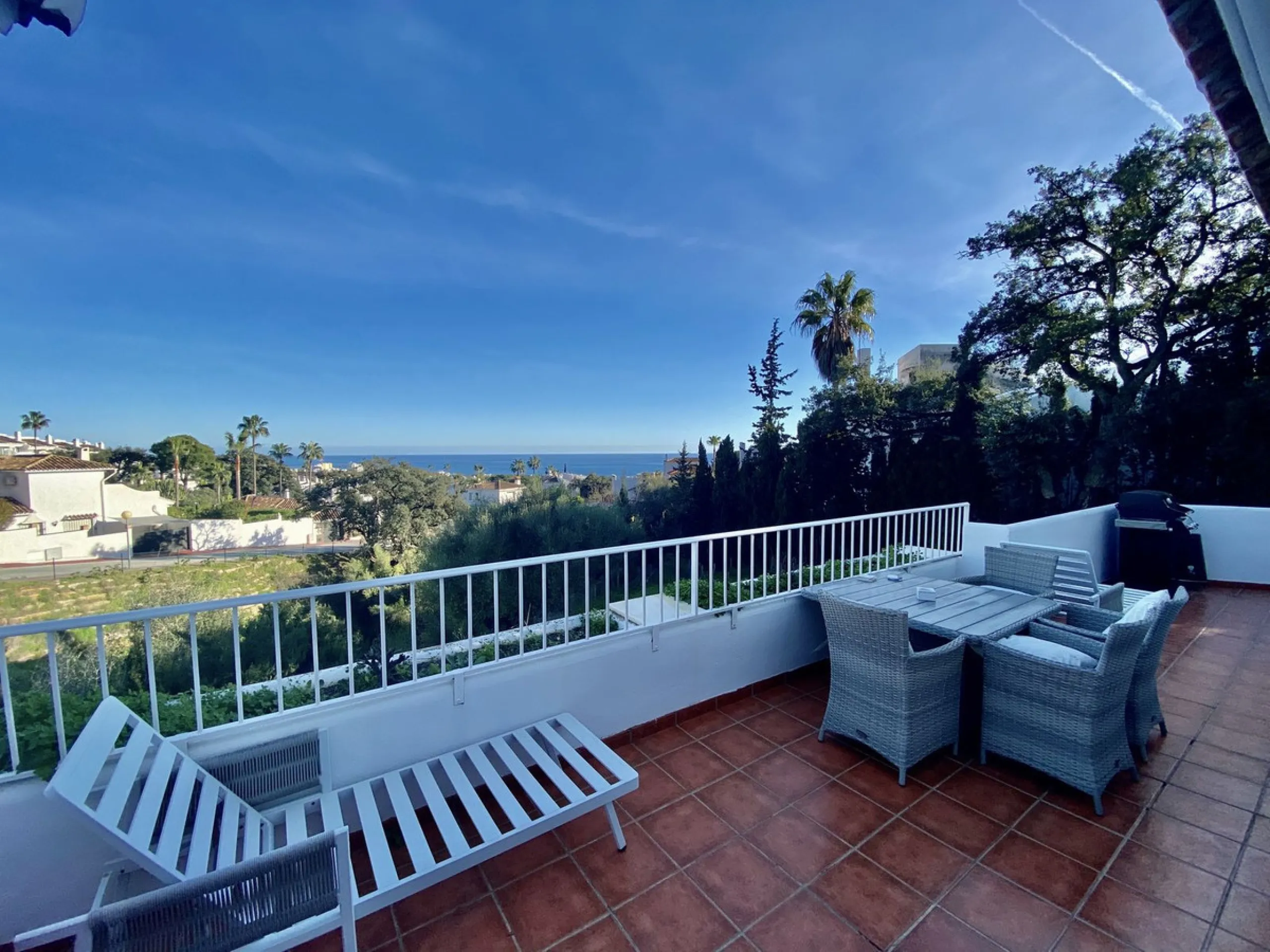 House - Detached Villa в продаже в Mijas, Málaga. В доме 5 спален и 4 ванных комнат. Площадь дома 364 м². Площадь участка 1299 м²