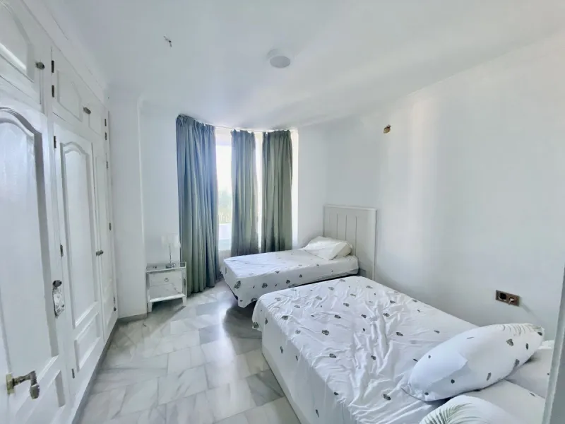 House - Detached Villa в продаже в Mijas, Málaga. В доме 5 спален и 4 ванных комнат. Площадь дома 364 м². Площадь участка 1299 м²