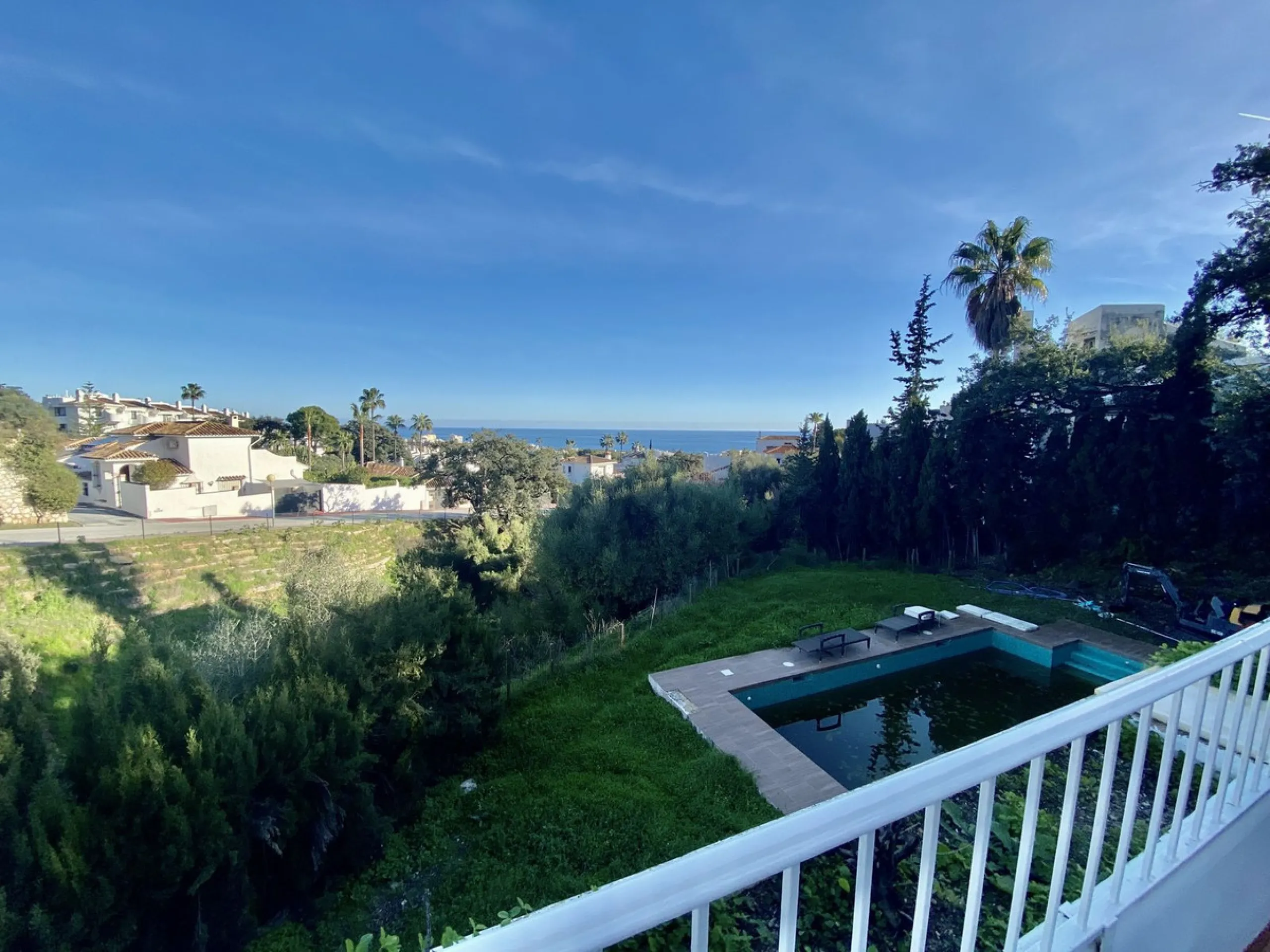House - Detached Villa в продаже в Mijas, Málaga. В доме 5 спален и 4 ванных комнат. Площадь дома 364 м². Площадь участка 1299 м²
