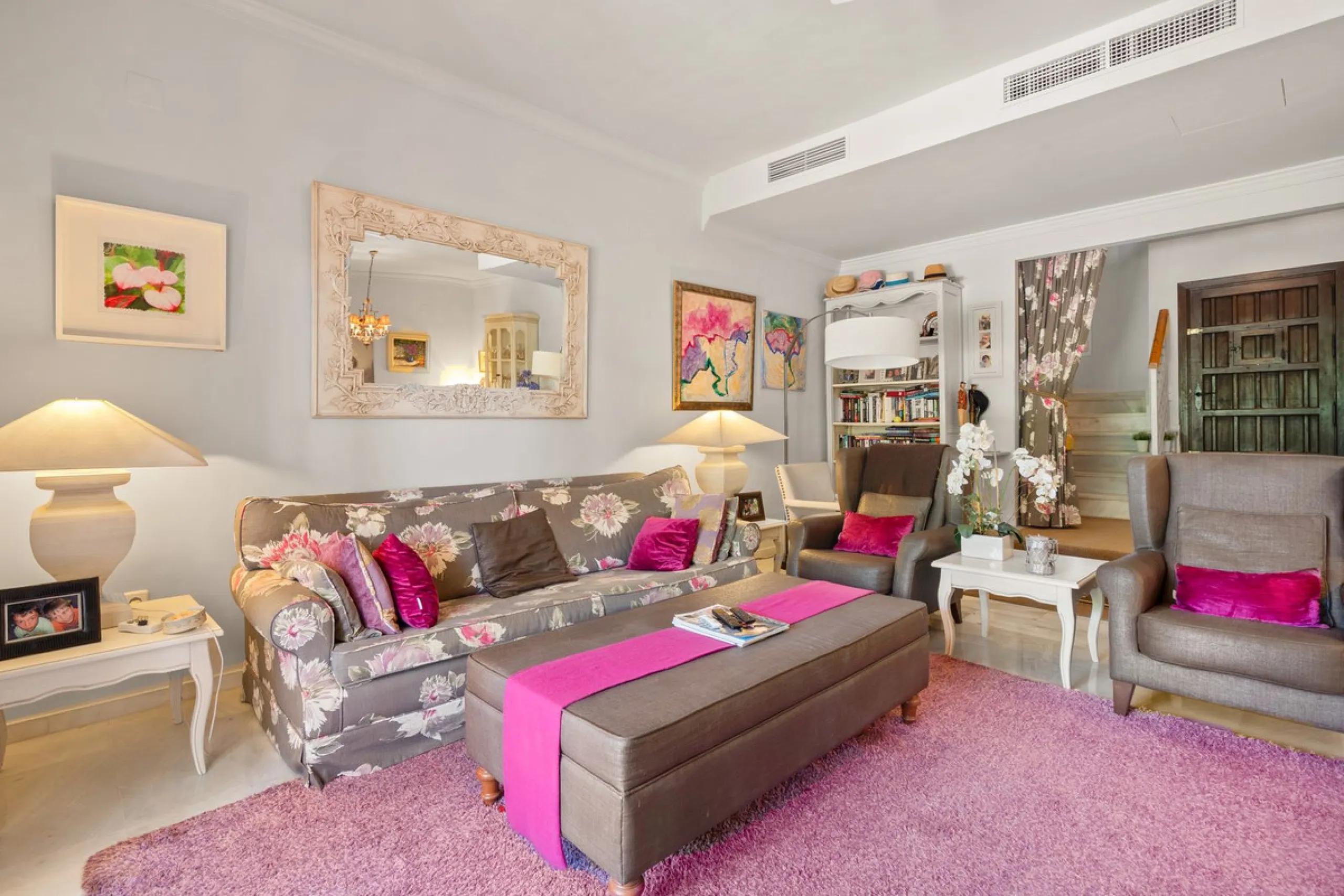 Superb spacious townhouse located in one of the most sought after urbanisations in Guadalmina Baja. Set in sumptuous landscaped gardens with a generous sized swimming pool. The property is on two storeys with a large storage in the basement and double gar