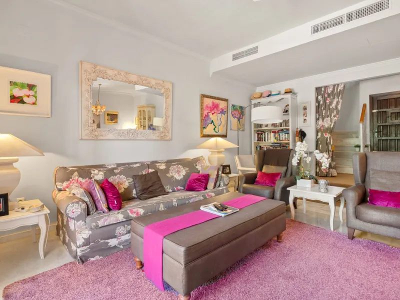 Superb spacious townhouse located in one of the most sought after urbanisations in Guadalmina Baja. Set in sumptuous landscaped gardens with a generous sized swimming pool. The property is on two storeys with a large storage in the basement and double gar