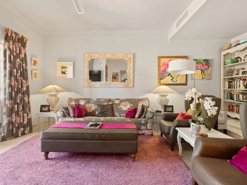 Superb spacious townhouse located in one of the most sought after urbanisations in Guadalmina Baja. Set in sumptuous landscaped gardens with a generous sized swimming pool. The property is on two storeys with a large storage in the basement and double gar