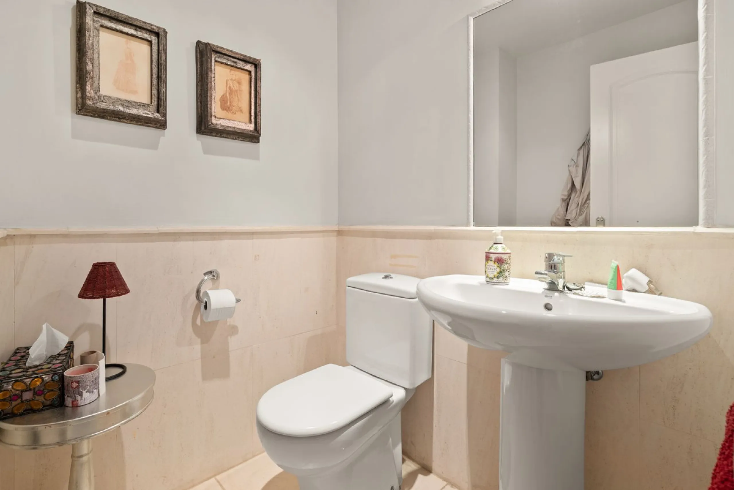 Superb spacious townhouse located in one of the most sought after urbanisations in Guadalmina Baja. Set in sumptuous landscaped gardens with a generous sized swimming pool. The property is on two storeys with a large storage in the basement and double gar
