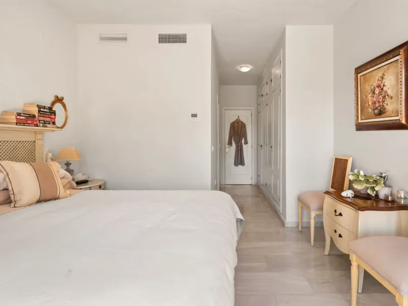 Superb spacious townhouse located in one of the most sought after urbanisations in Guadalmina Baja. Set in sumptuous landscaped gardens with a generous sized swimming pool. The property is on two storeys with a large storage in the basement and double gar