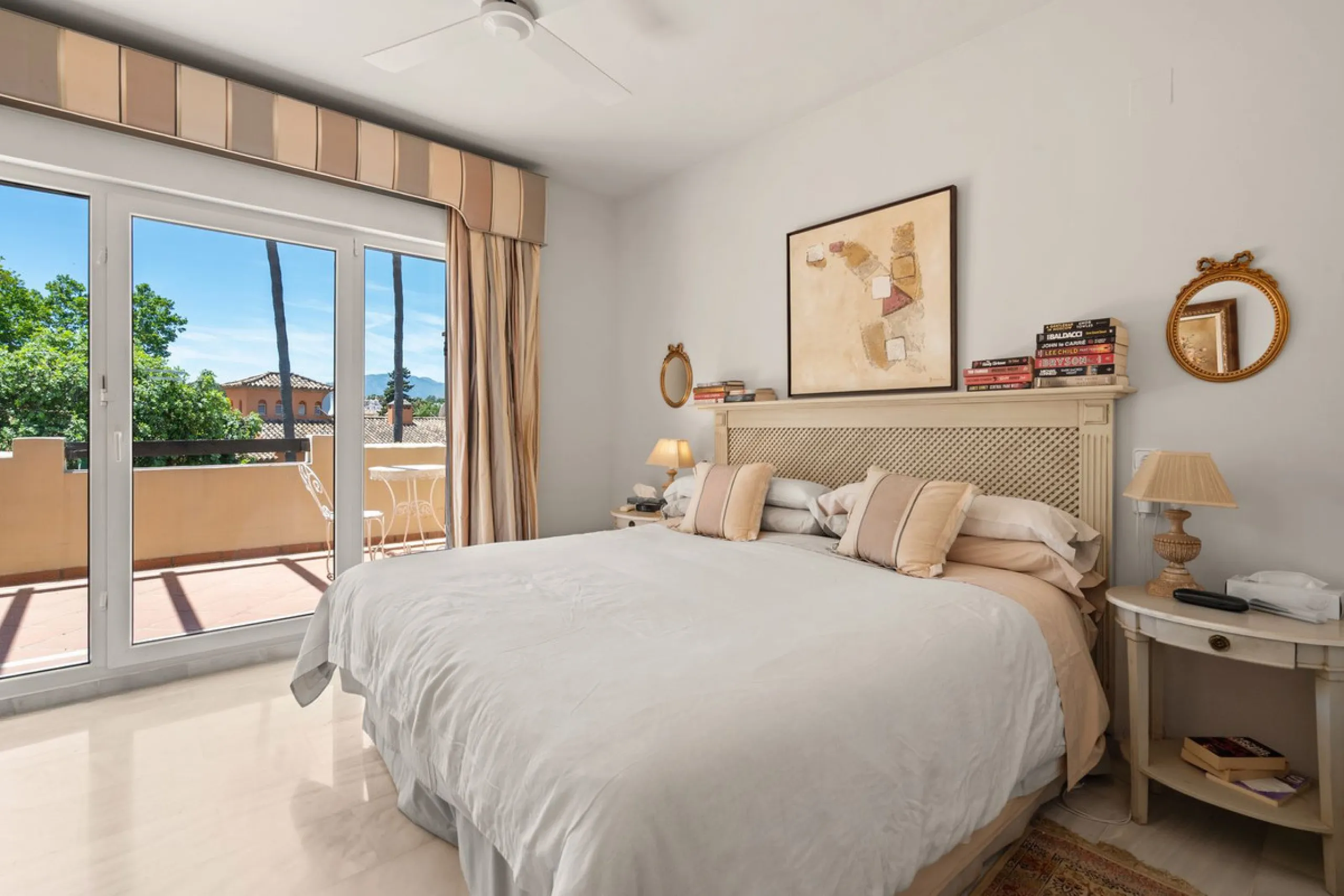 Superb spacious townhouse located in one of the most sought after urbanisations in Guadalmina Baja. Set in sumptuous landscaped gardens with a generous sized swimming pool. The property is on two storeys with a large storage in the basement and double gar