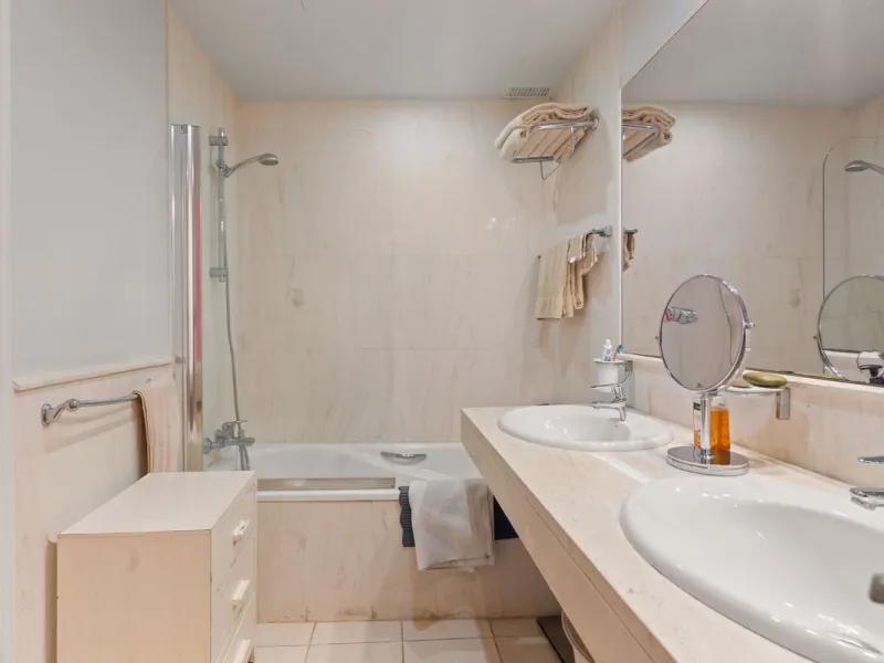 Superb spacious townhouse located in one of the most sought after urbanisations in Guadalmina Baja. Set in sumptuous landscaped gardens with a generous sized swimming pool. The property is on two storeys with a large storage in the basement and double gar