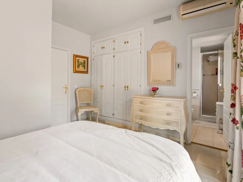 Superb spacious townhouse located in one of the most sought after urbanisations in Guadalmina Baja. Set in sumptuous landscaped gardens with a generous sized swimming pool. The property is on two storeys with a large storage in the basement and double gar