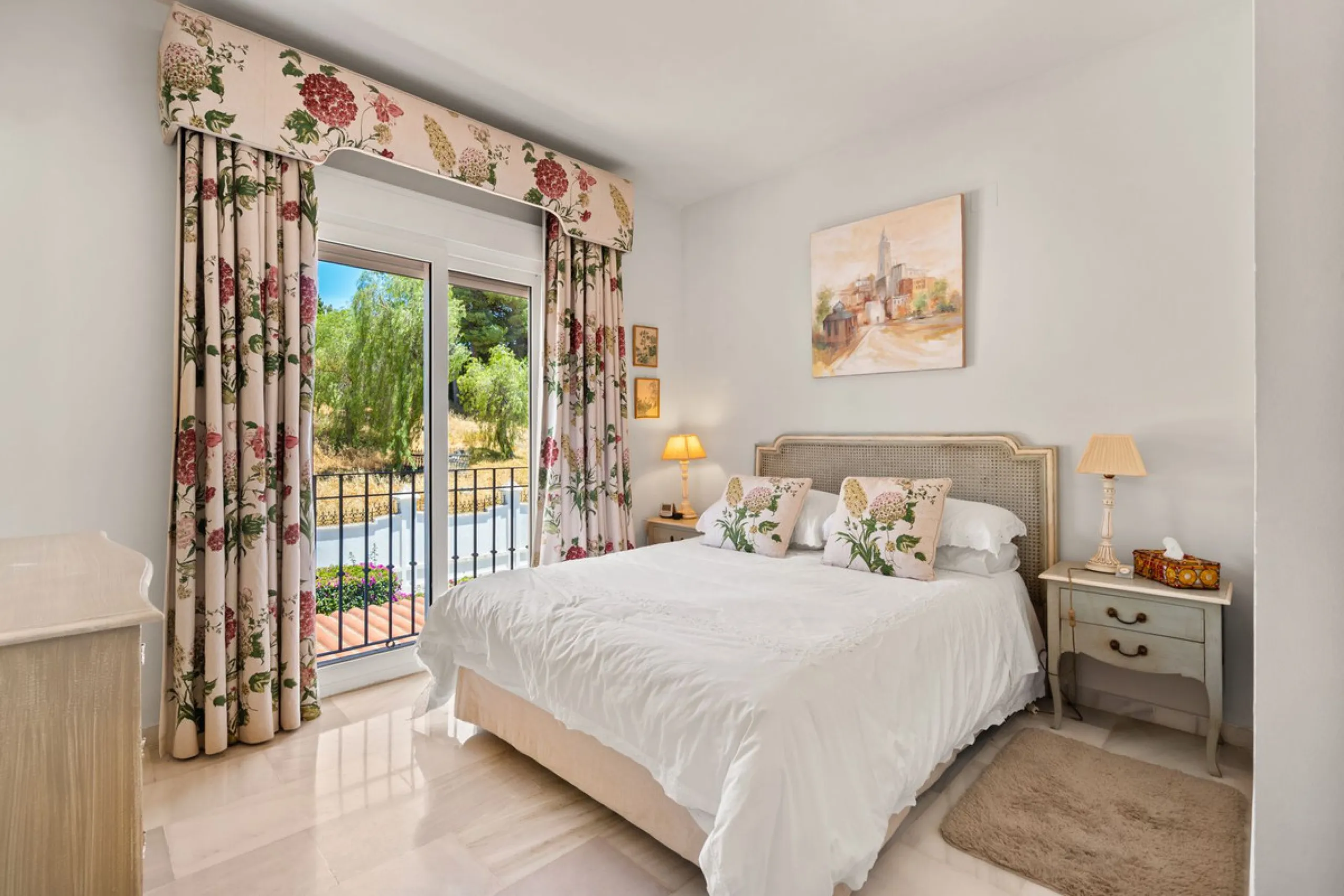 Superb spacious townhouse located in one of the most sought after urbanisations in Guadalmina Baja. Set in sumptuous landscaped gardens with a generous sized swimming pool. The property is on two storeys with a large storage in the basement and double gar
