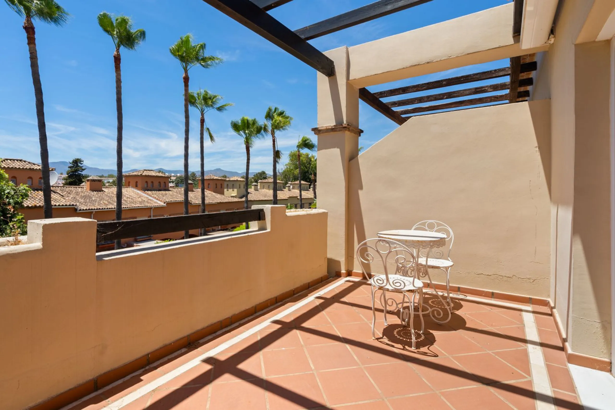 Superb spacious townhouse located in one of the most sought after urbanisations in Guadalmina Baja. Set in sumptuous landscaped gardens with a generous sized swimming pool. The property is on two storeys with a large storage in the basement and double gar