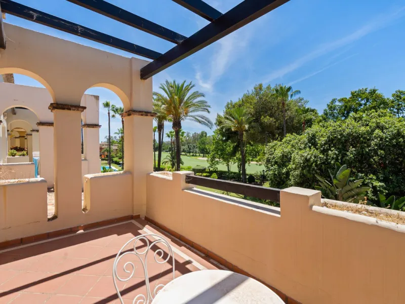 Superb spacious townhouse located in one of the most sought after urbanisations in Guadalmina Baja. Set in sumptuous landscaped gardens with a generous sized swimming pool. The property is on two storeys with a large storage in the basement and double gar