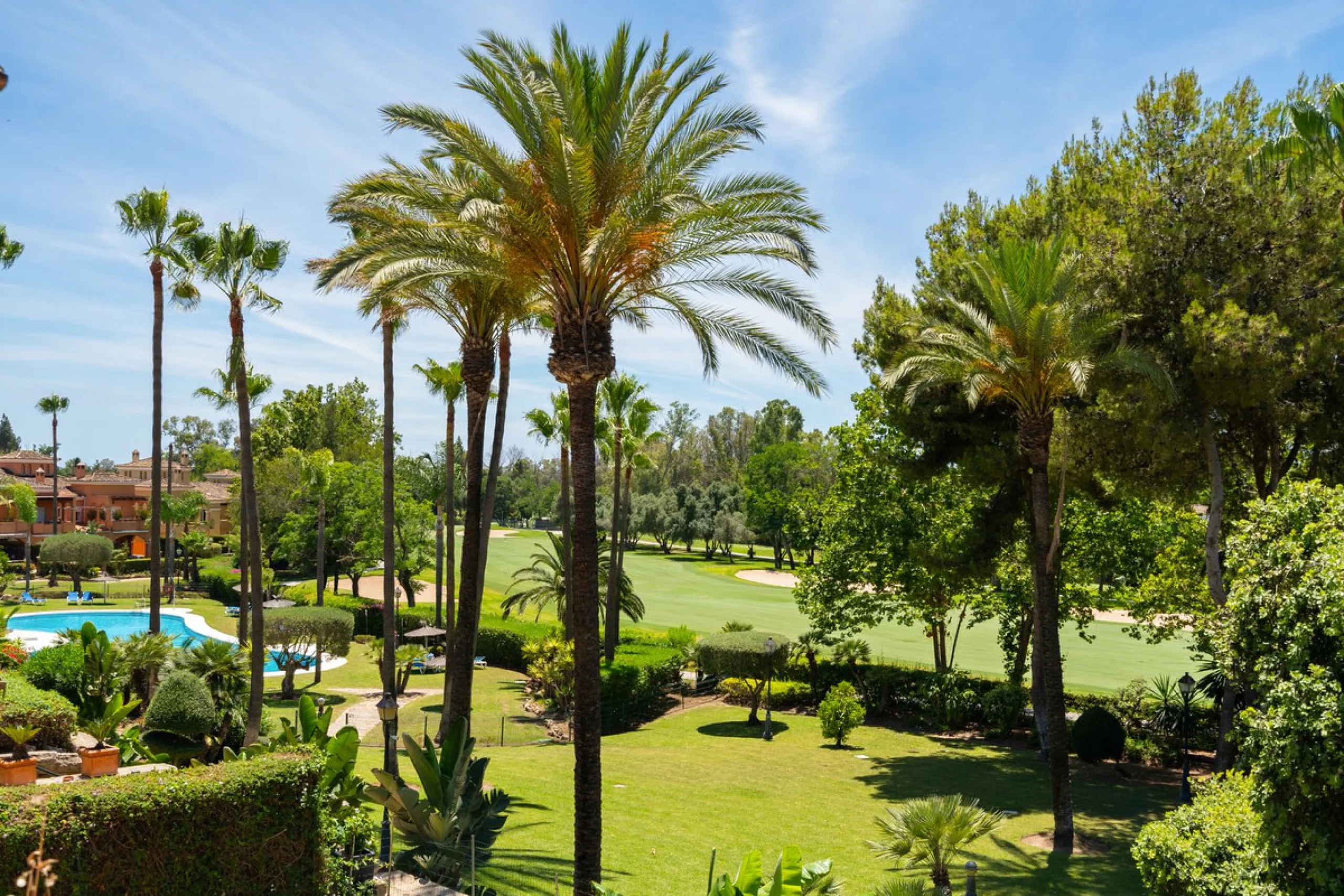 Superb spacious townhouse located in one of the most sought after urbanisations in Guadalmina Baja. Set in sumptuous landscaped gardens with a generous sized swimming pool. The property is on two storeys with a large storage in the basement and double gar