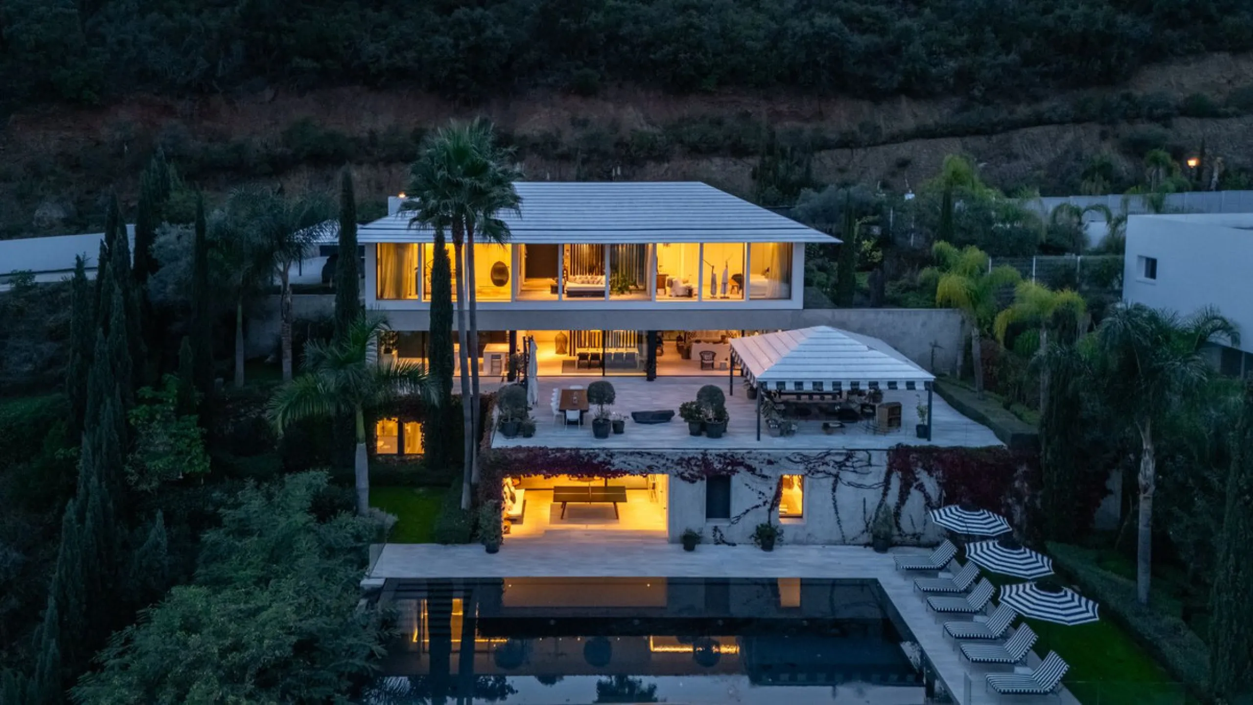 Unique villa set in breathtaking scenery.