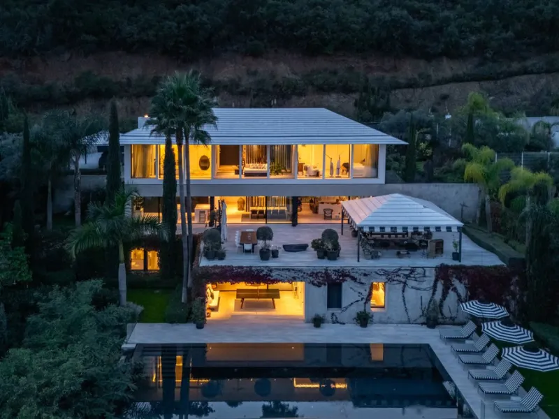 Unique villa set in breathtaking scenery.
