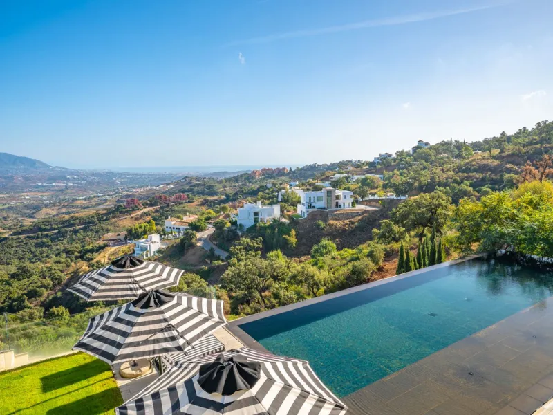 Unique villa set in breathtaking scenery.