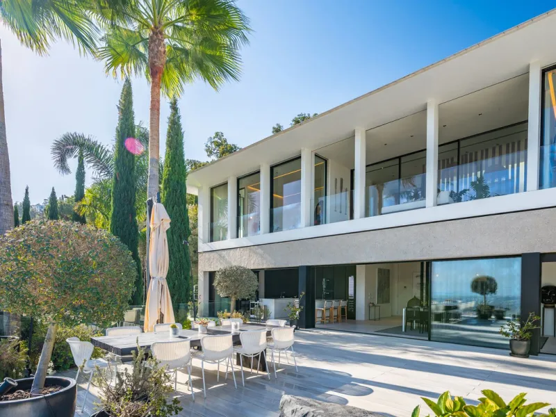 Unique villa set in breathtaking scenery.
