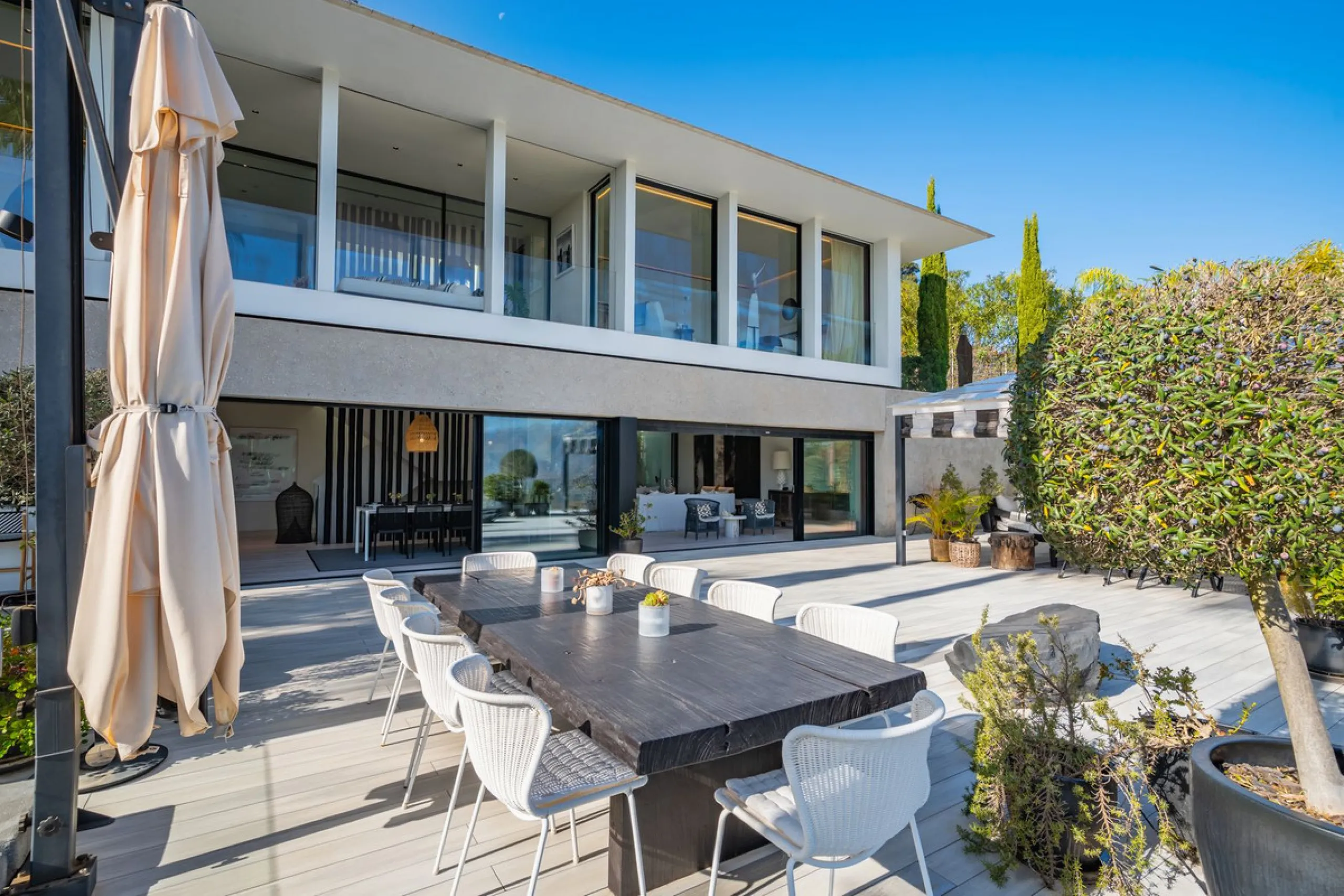 Unique villa set in breathtaking scenery.