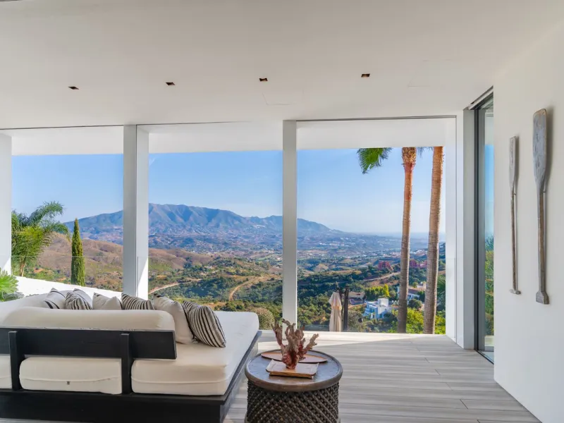 Unique villa set in breathtaking scenery.