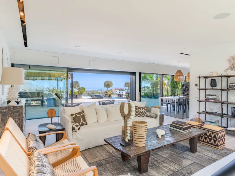 Unique villa set in breathtaking scenery.