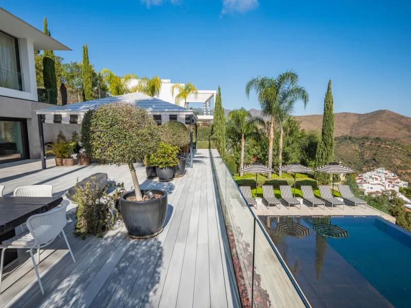 Unique villa set in breathtaking scenery.
