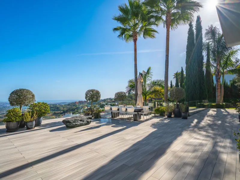 Unique villa set in breathtaking scenery.
