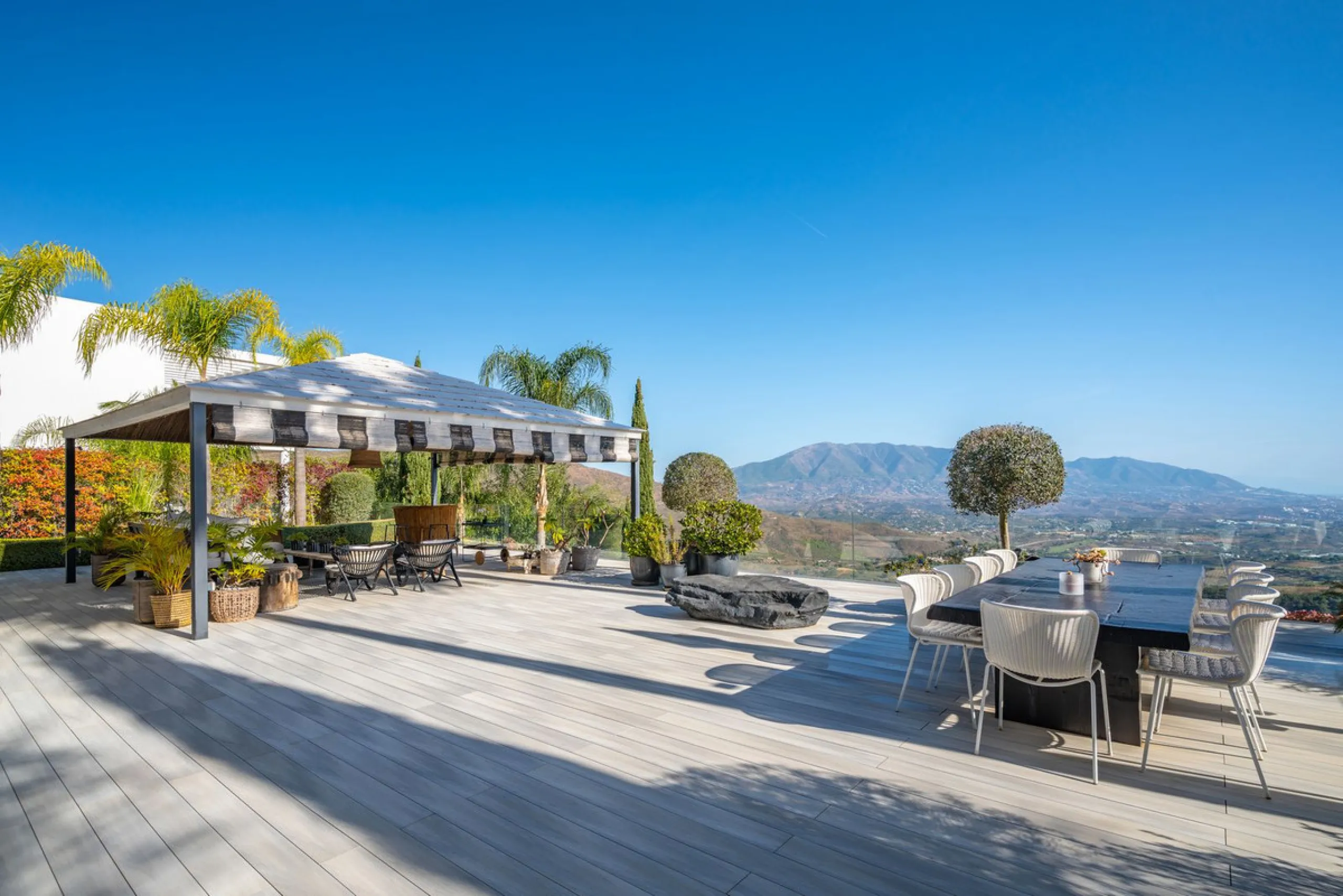 Unique villa set in breathtaking scenery.
