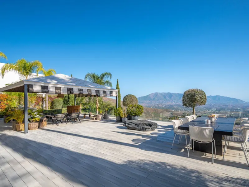 Unique villa set in breathtaking scenery.