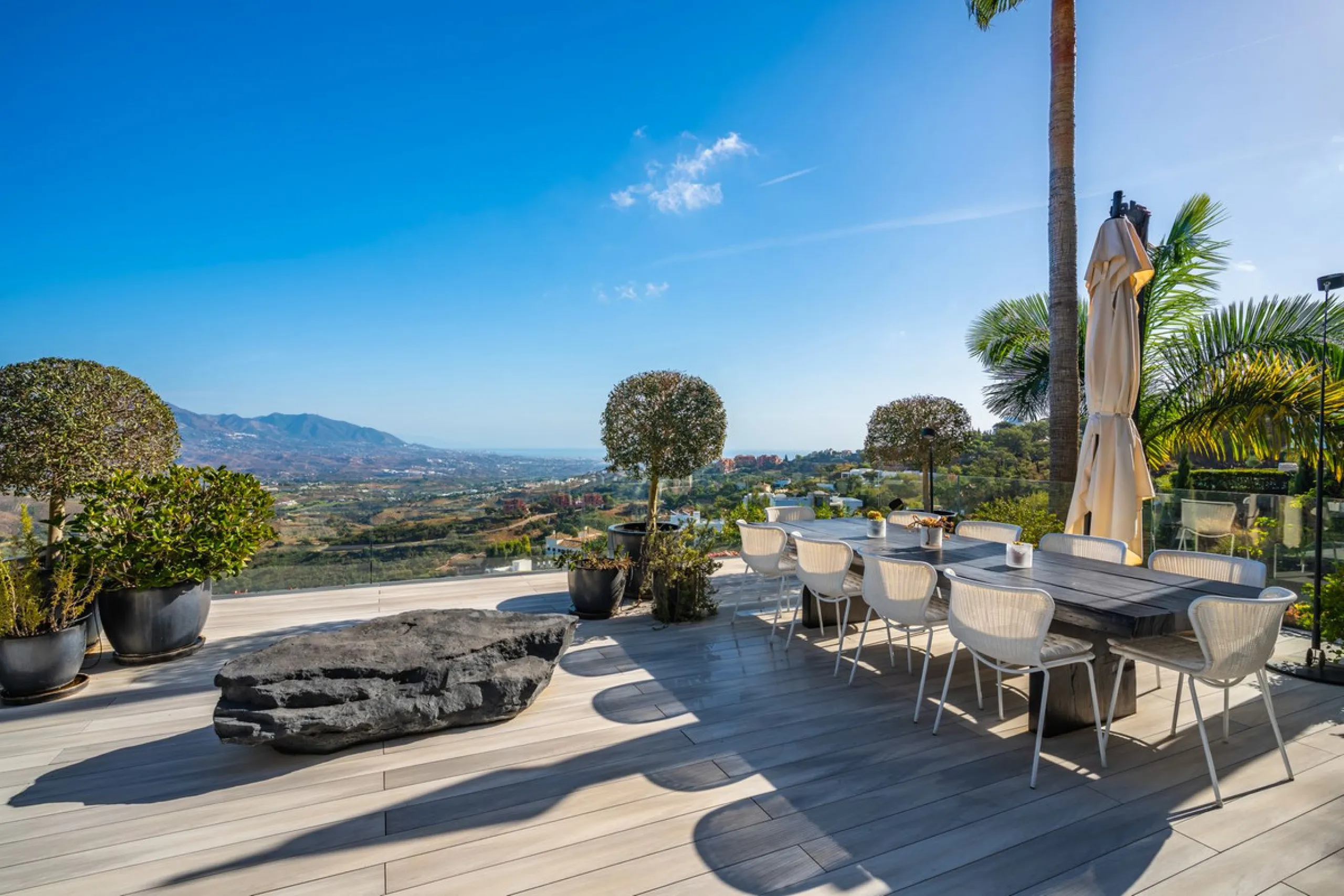 Unique villa set in breathtaking scenery.