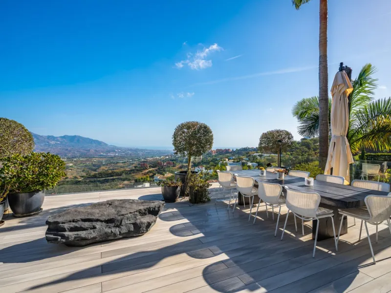 Unique villa set in breathtaking scenery.