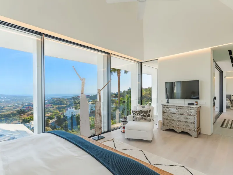 Unique villa set in breathtaking scenery.