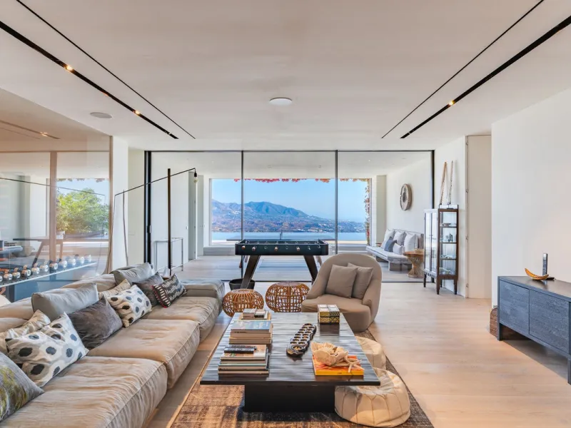 Unique villa set in breathtaking scenery.