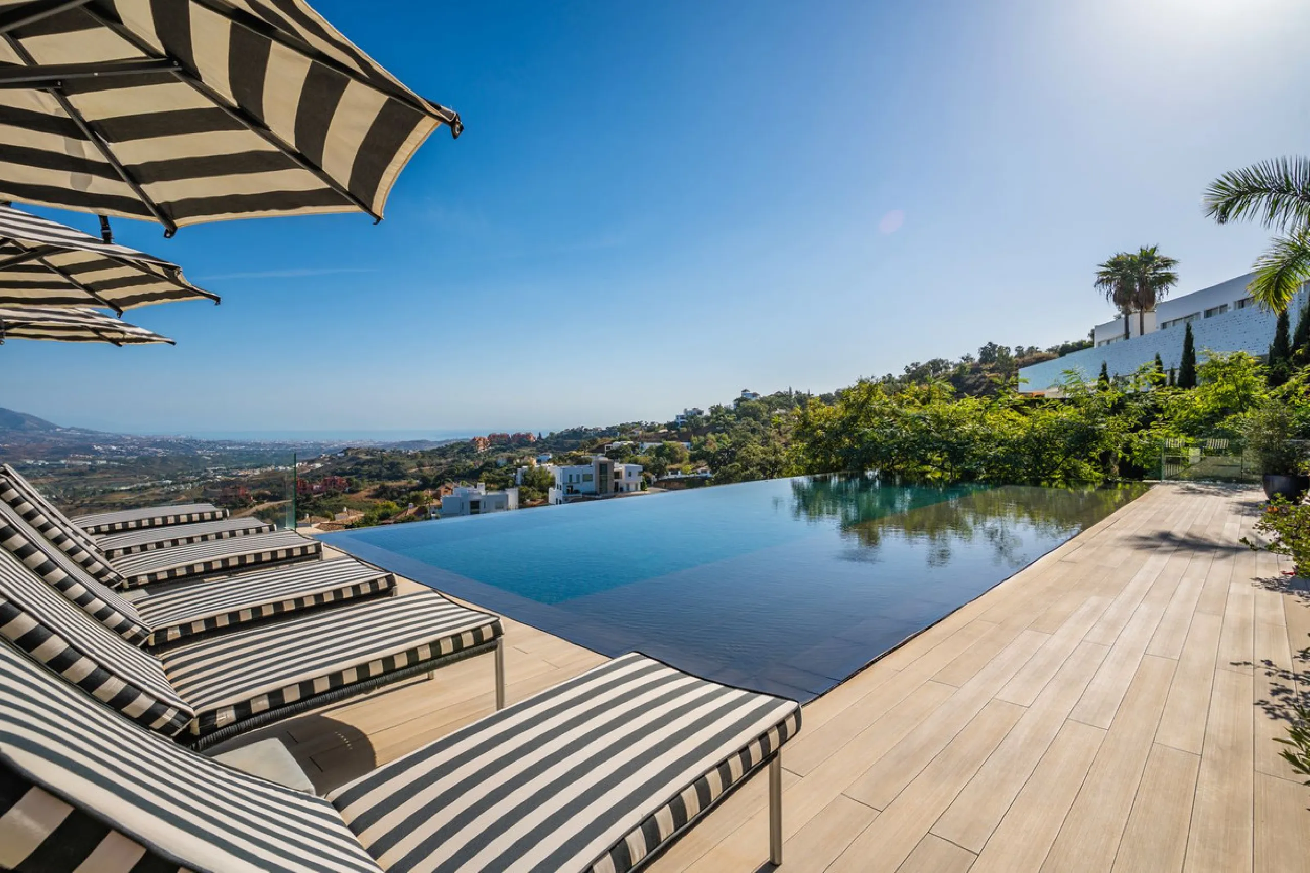 Unique villa set in breathtaking scenery.