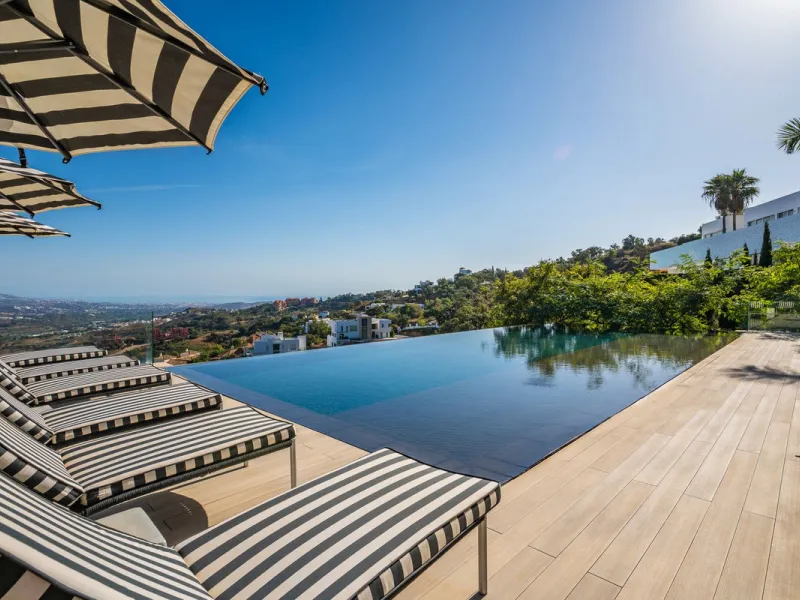 Unique villa set in breathtaking scenery.