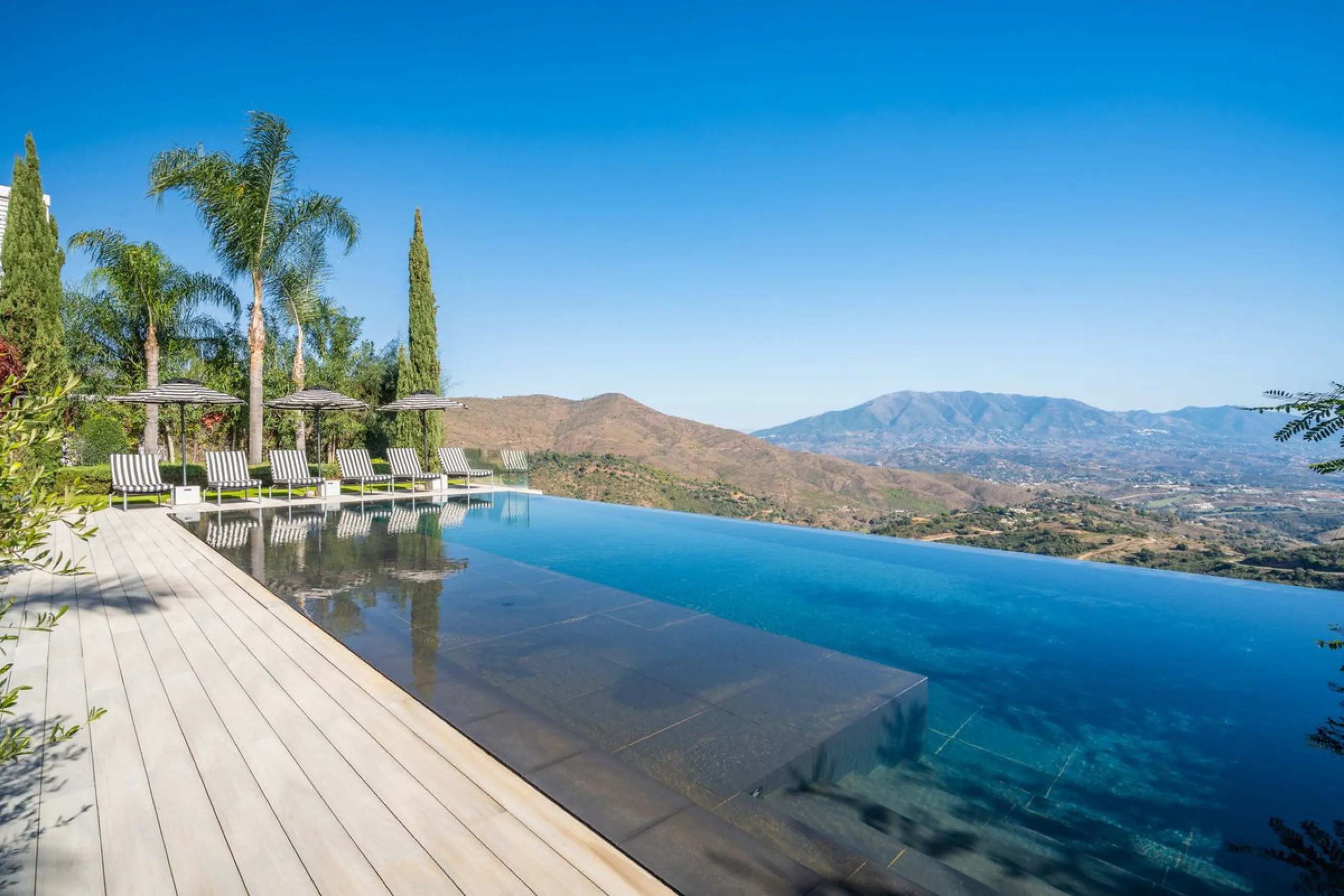 Unique villa set in breathtaking scenery.
