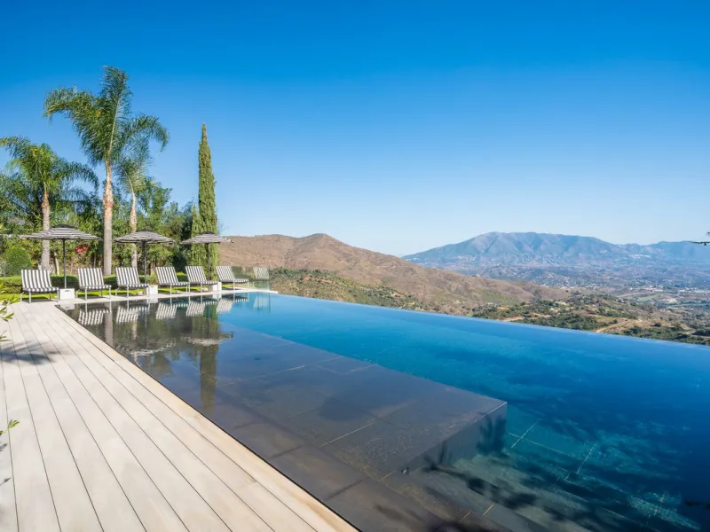 Unique villa set in breathtaking scenery.