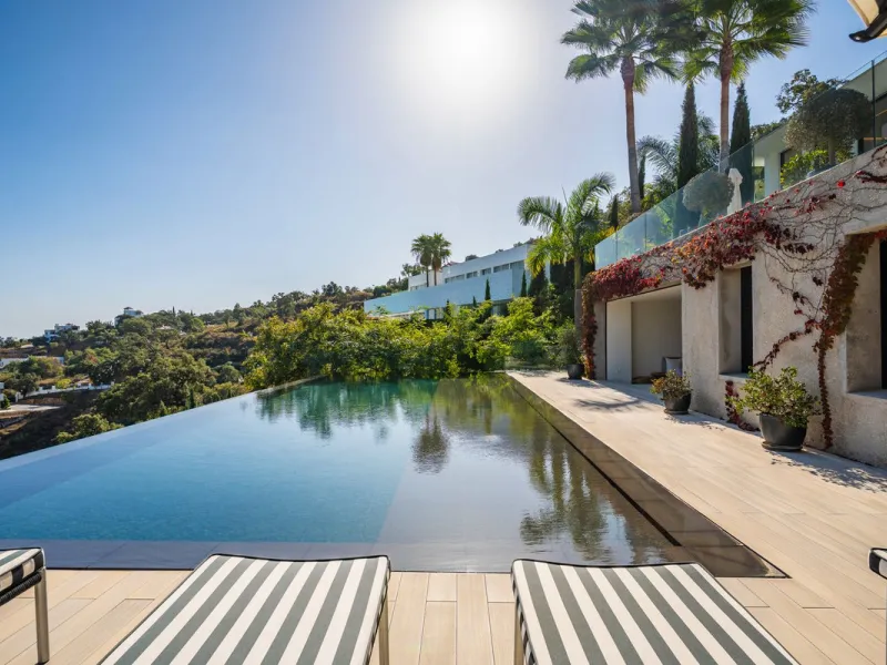 Unique villa set in breathtaking scenery.