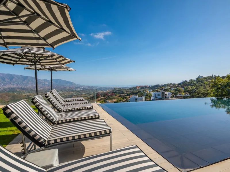 Unique villa set in breathtaking scenery.