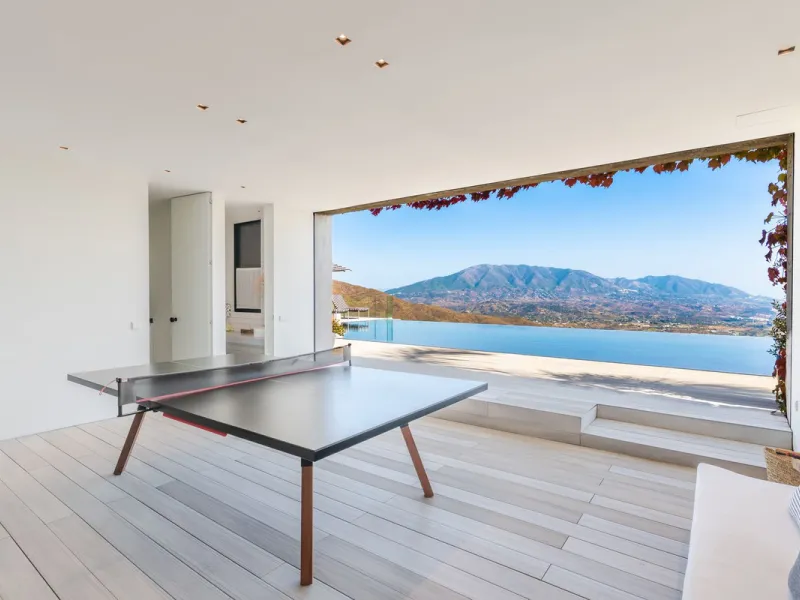 Unique villa set in breathtaking scenery.
