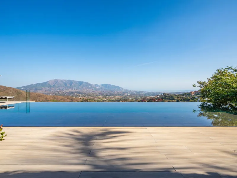 Unique villa set in breathtaking scenery.