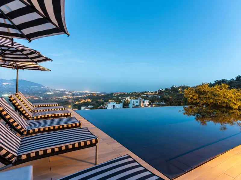 Unique villa set in breathtaking scenery.