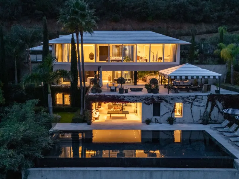 Unique villa set in breathtaking scenery.