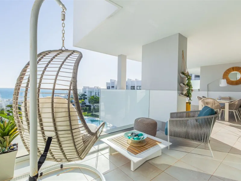Stunning South Facing 2 Bedroom Apartment with Spacious Terrace and Panoramic Sea Views