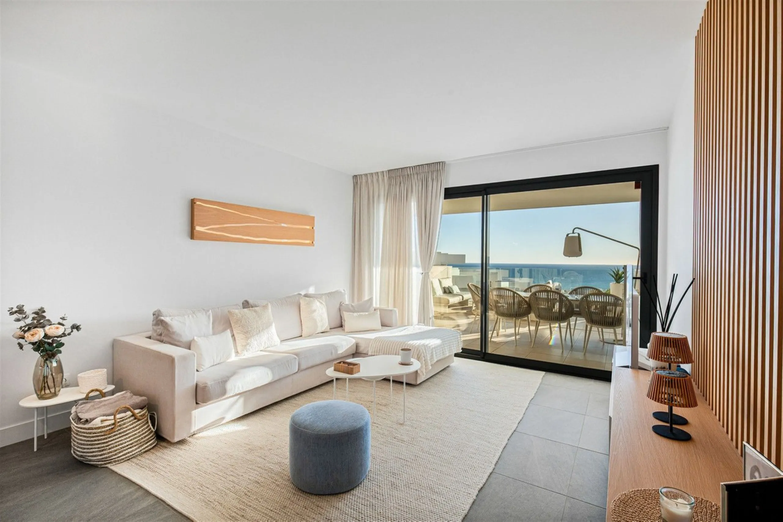 Stunning South Facing 2 Bedroom Apartment with Spacious Terrace and Panoramic Sea Views