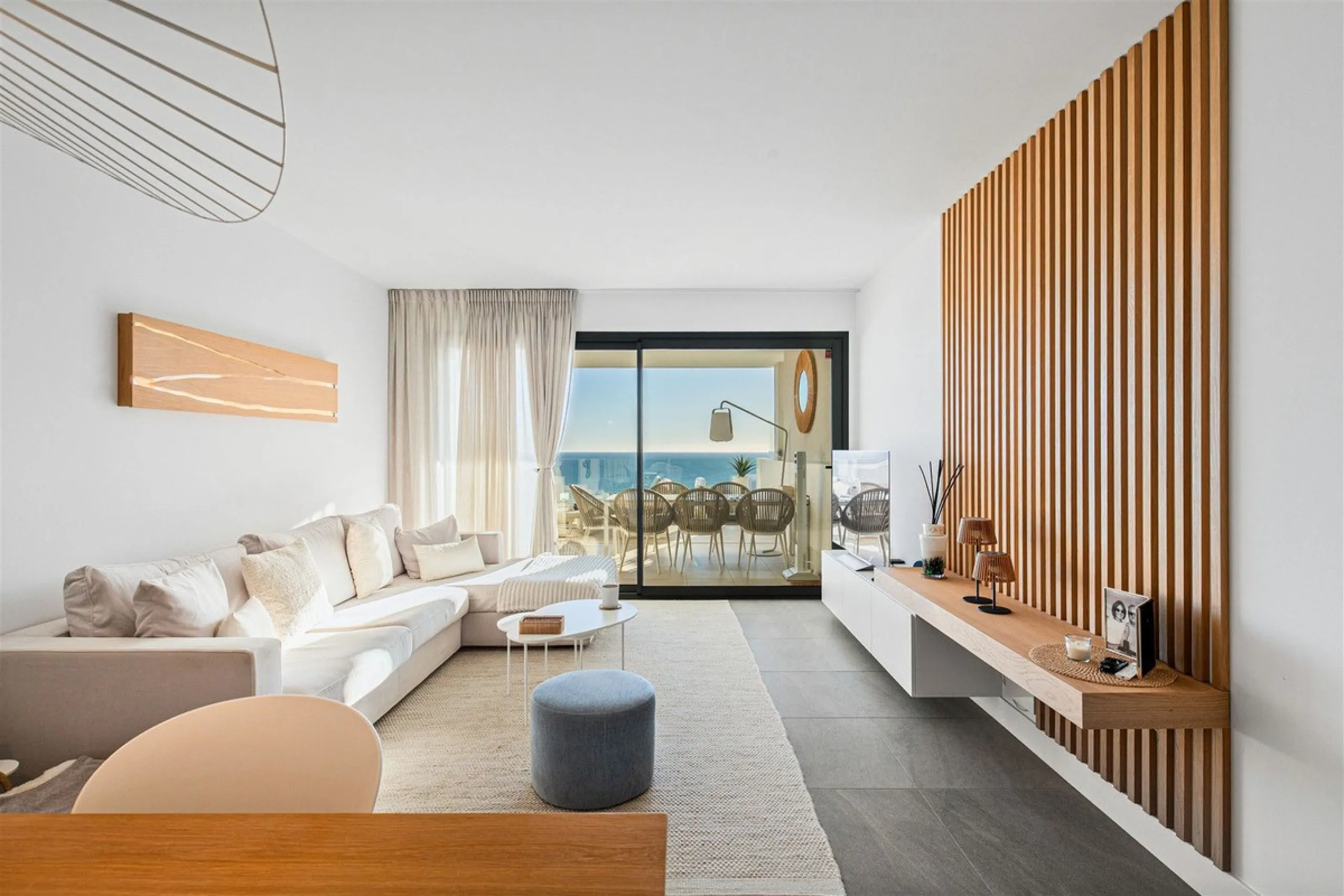 Stunning South Facing 2 Bedroom Apartment with Spacious Terrace and Panoramic Sea Views