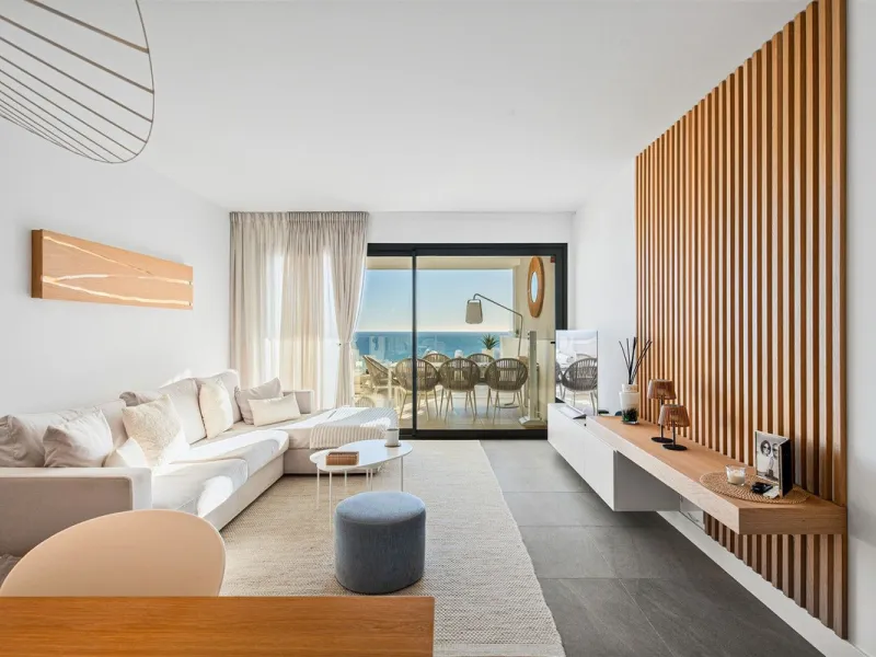 Stunning South Facing 2 Bedroom Apartment with Spacious Terrace and Panoramic Sea Views