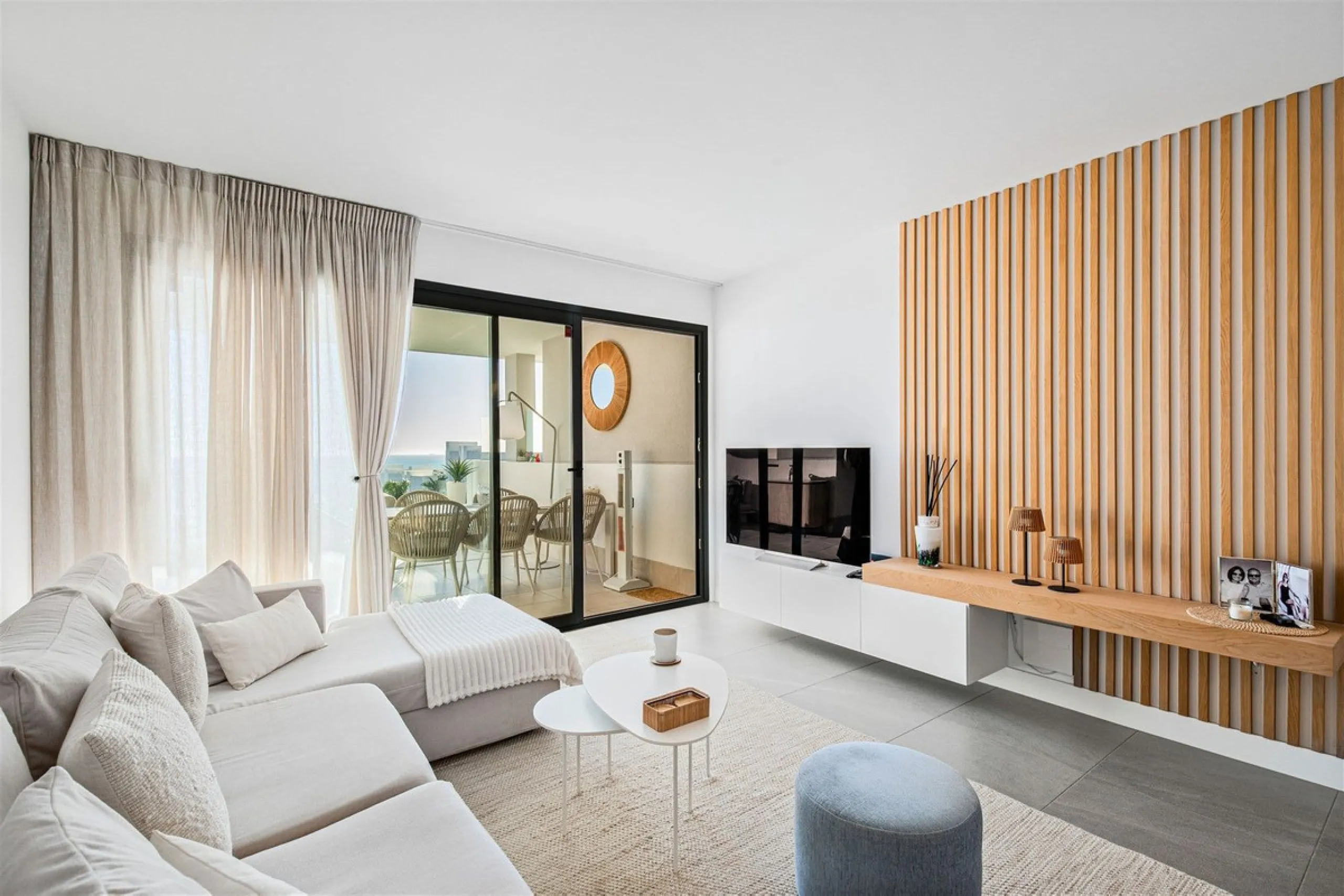 Stunning South Facing 2 Bedroom Apartment with Spacious Terrace and Panoramic Sea Views