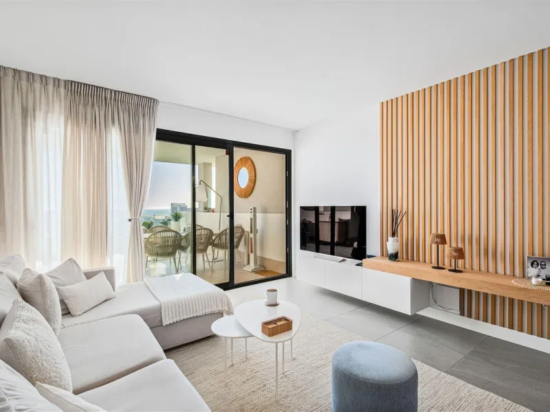 Stunning South Facing 2 Bedroom Apartment with Spacious Terrace and Panoramic Sea Views